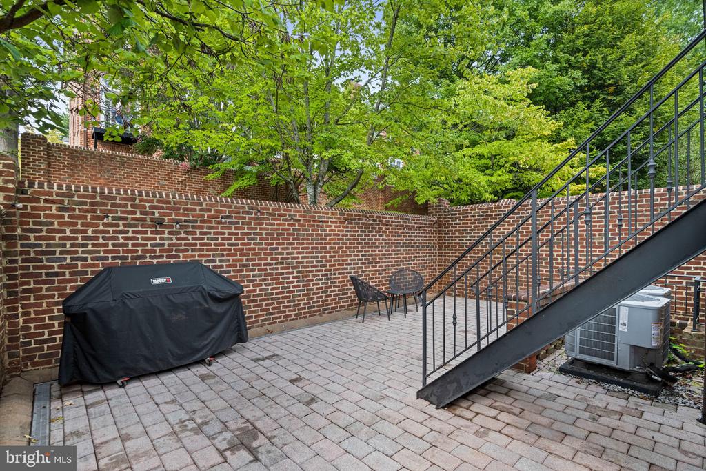1117 KENSINGTON ROAD