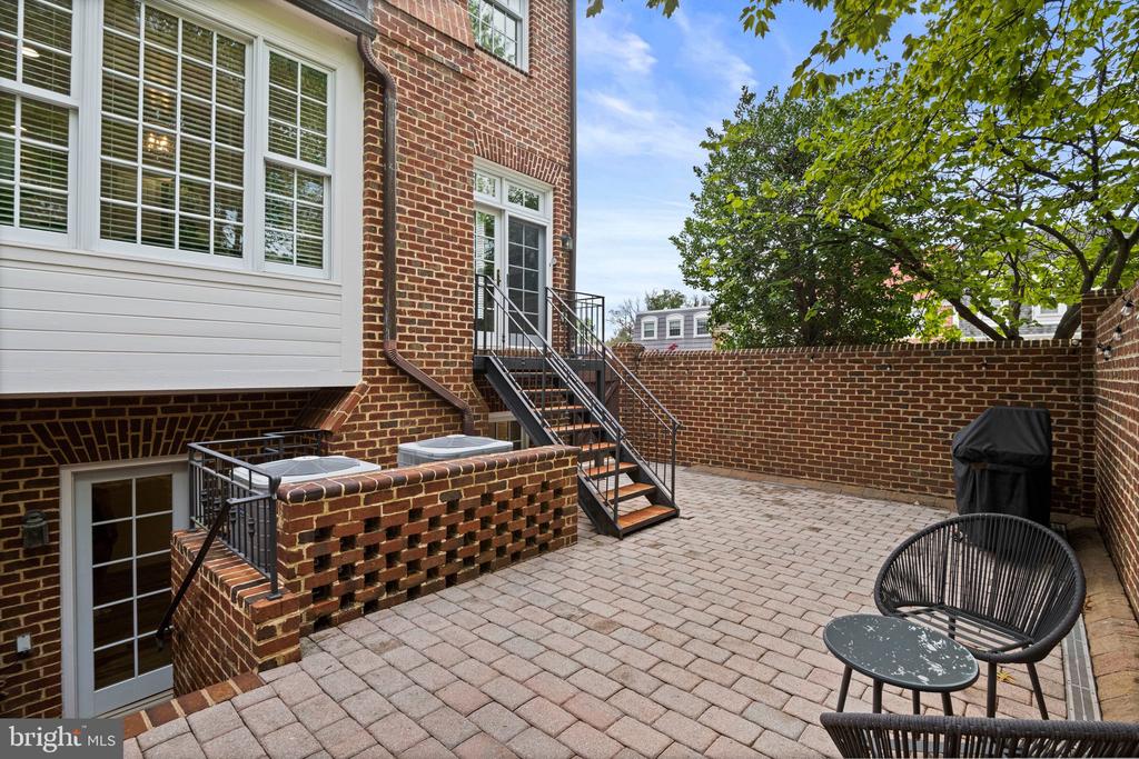 1117 KENSINGTON ROAD