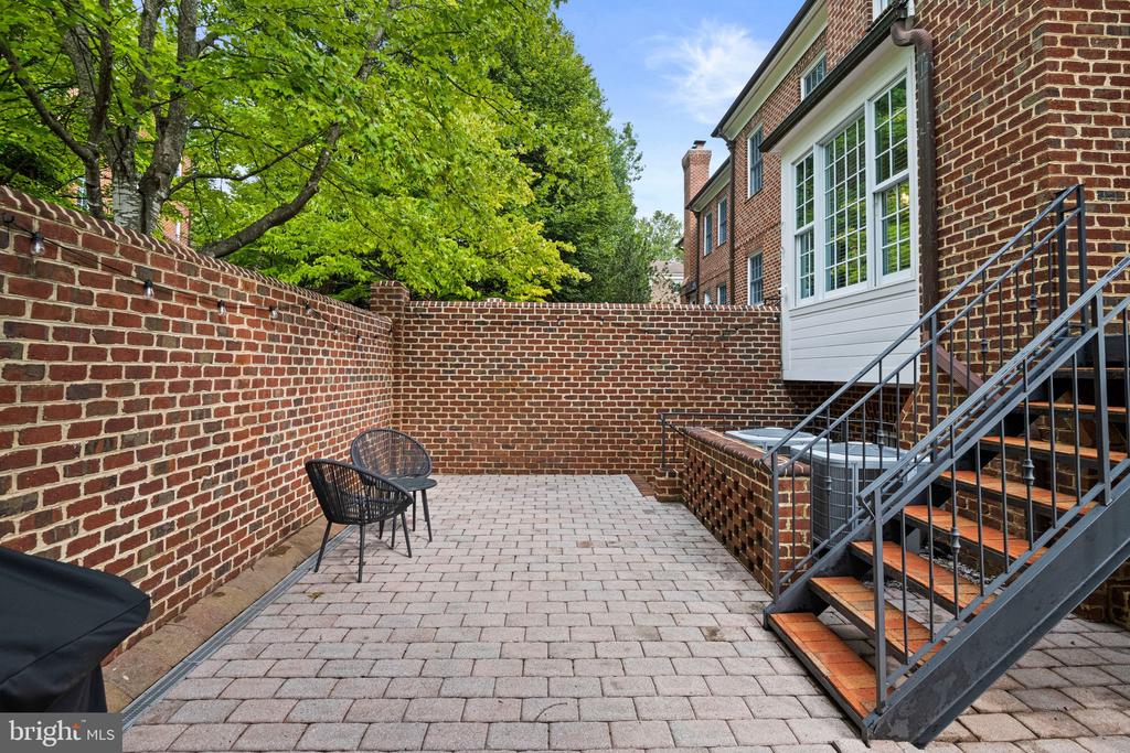 1117 KENSINGTON ROAD
