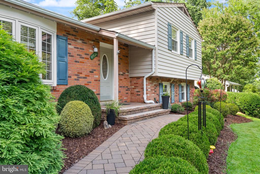 8632 KERRY LANE