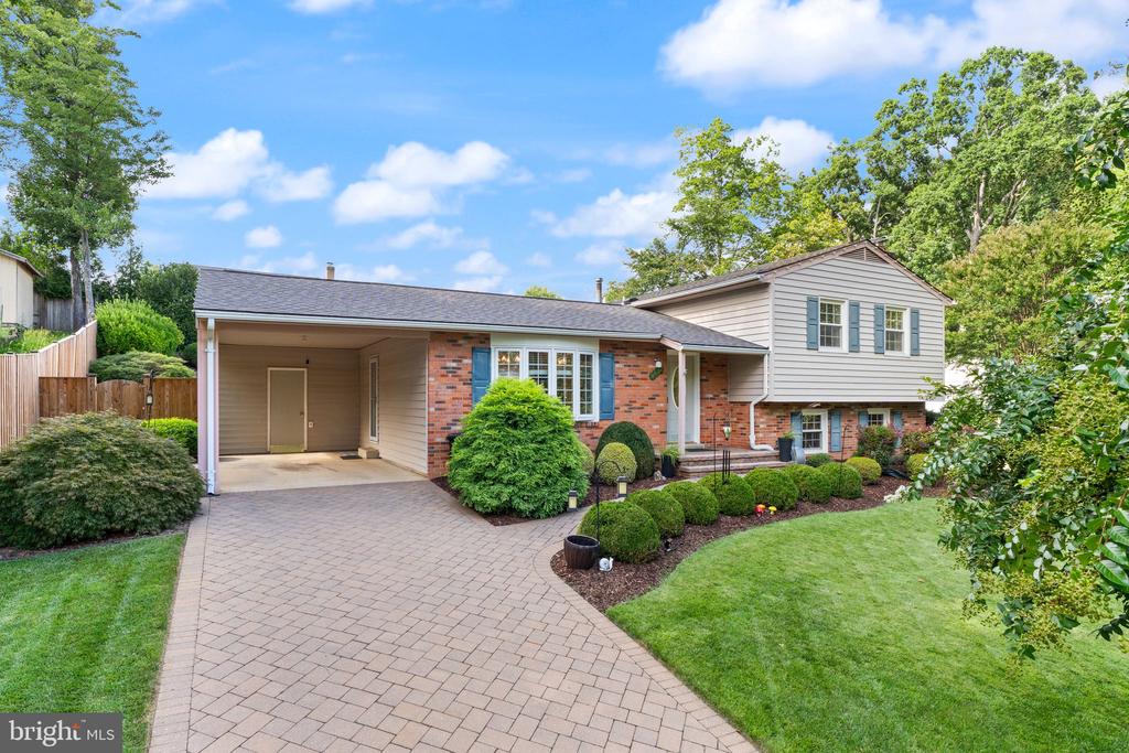 8632 KERRY LANE