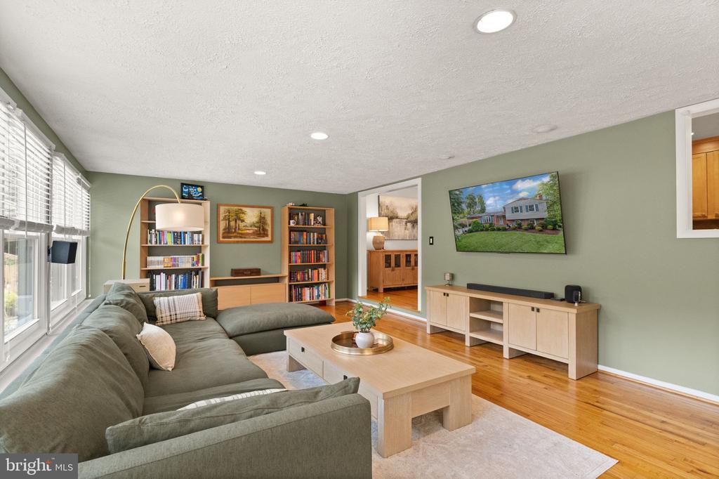 8632 KERRY LANE