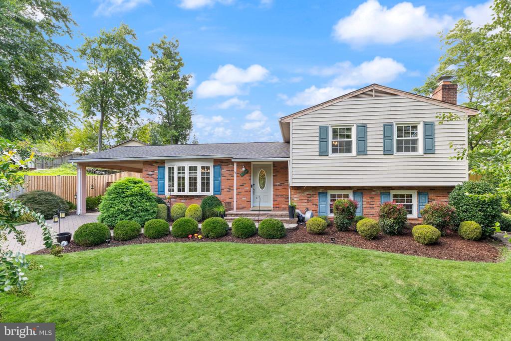 8632 KERRY LANE