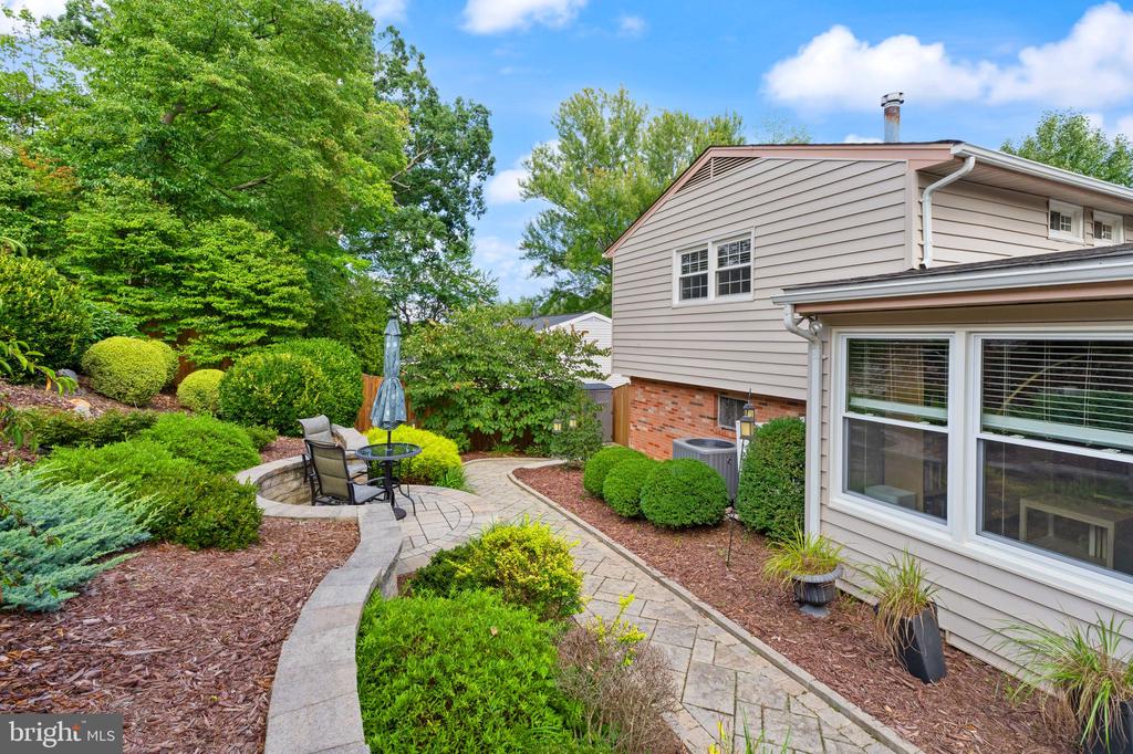 8632 KERRY LANE