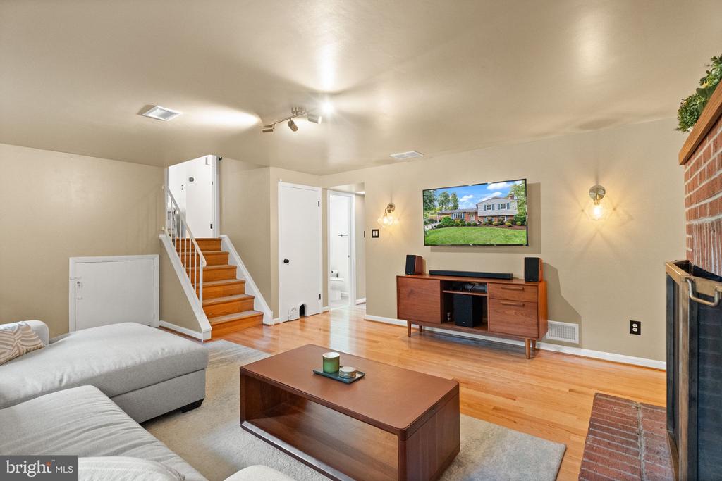 8632 KERRY LANE