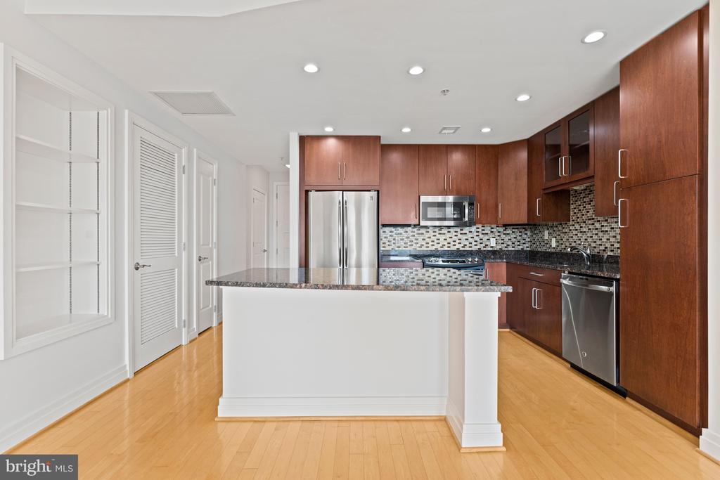 8220 CRESTWOOD HEIGHTS DRIVE Unit: 910