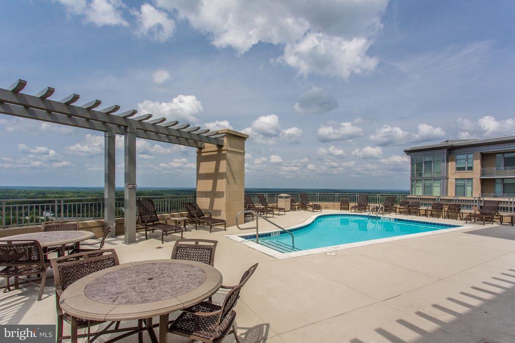 8220 CRESTWOOD HEIGHTS DRIVE Unit: 910