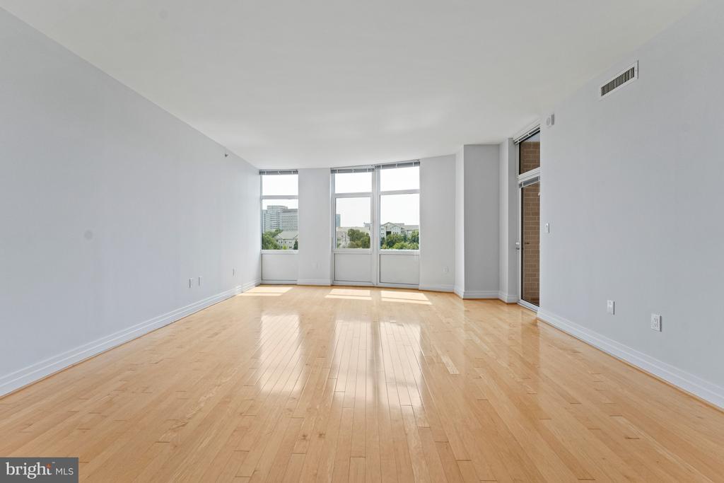 8220 CRESTWOOD HEIGHTS DRIVE Unit: 910