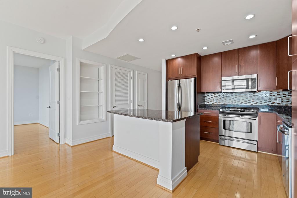 8220 CRESTWOOD HEIGHTS DRIVE Unit: 910
