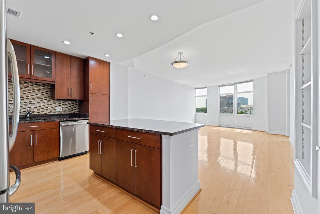 8220 CRESTWOOD HEIGHTS DRIVE Unit: 910
