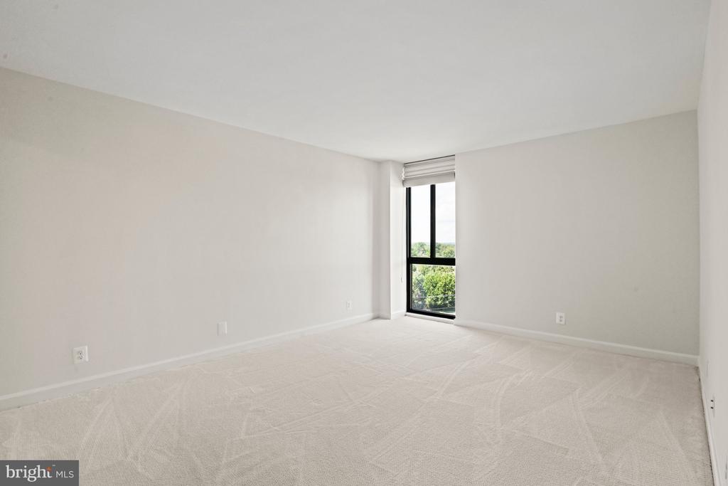6800 FLEETWOOD ROAD Unit: 1011