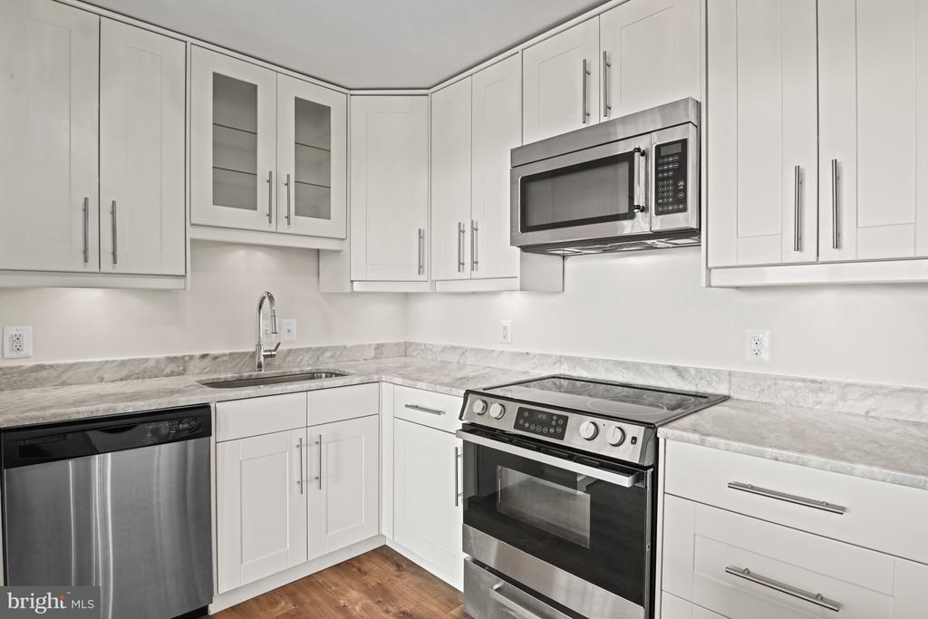 6800 FLEETWOOD ROAD Unit: 1011