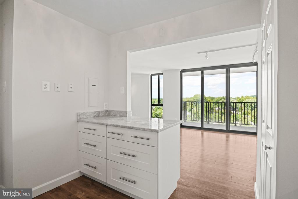 6800 FLEETWOOD ROAD Unit: 1011