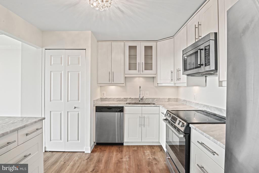 6800 FLEETWOOD ROAD Unit: 1011