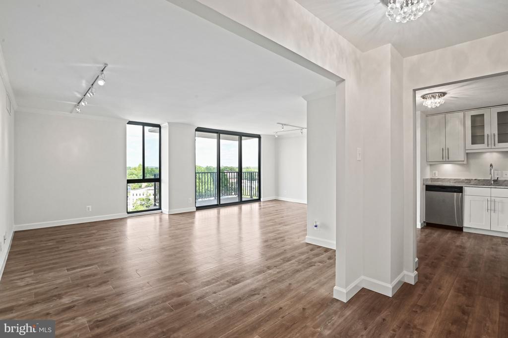 6800 FLEETWOOD ROAD Unit: 1011