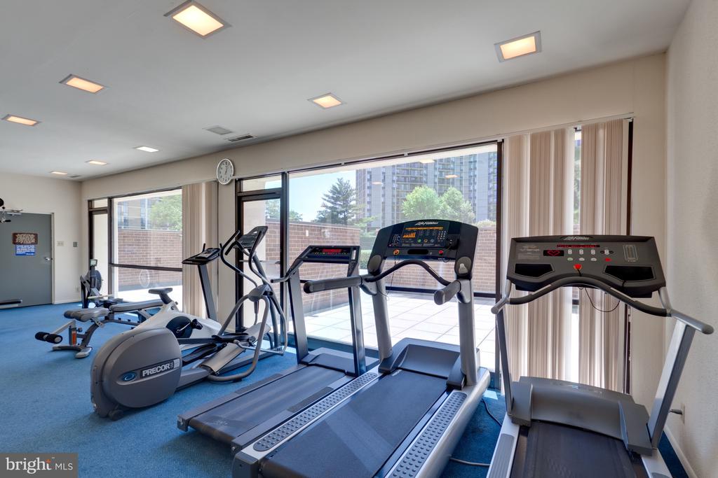 6800 FLEETWOOD ROAD Unit: 1011