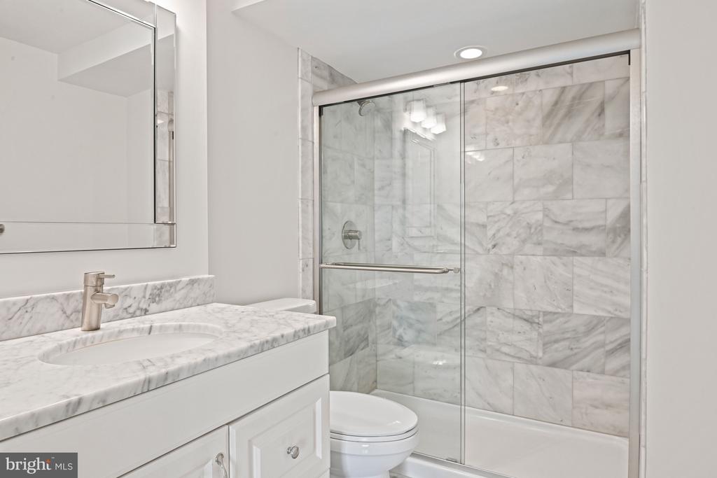 6800 FLEETWOOD ROAD Unit: 1011