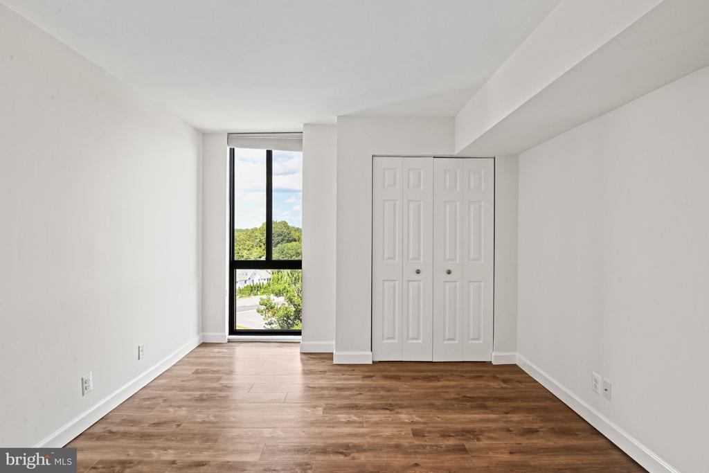 6800 FLEETWOOD ROAD Unit: 1011