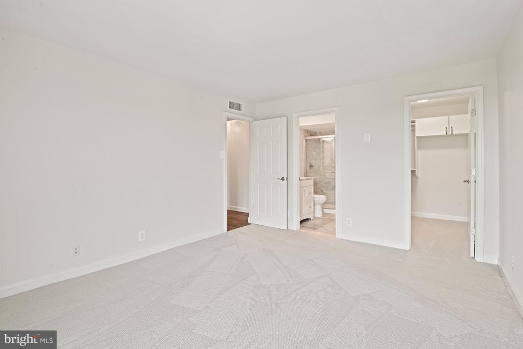 6800 FLEETWOOD ROAD Unit: 1011