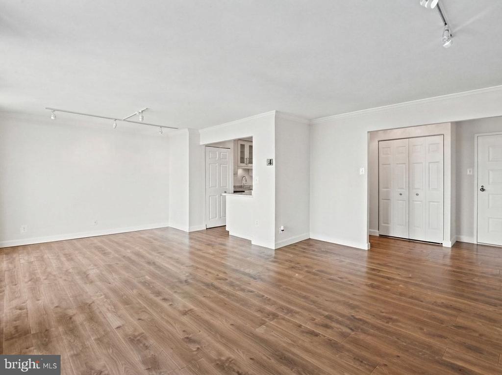 6800 FLEETWOOD ROAD Unit: 1011