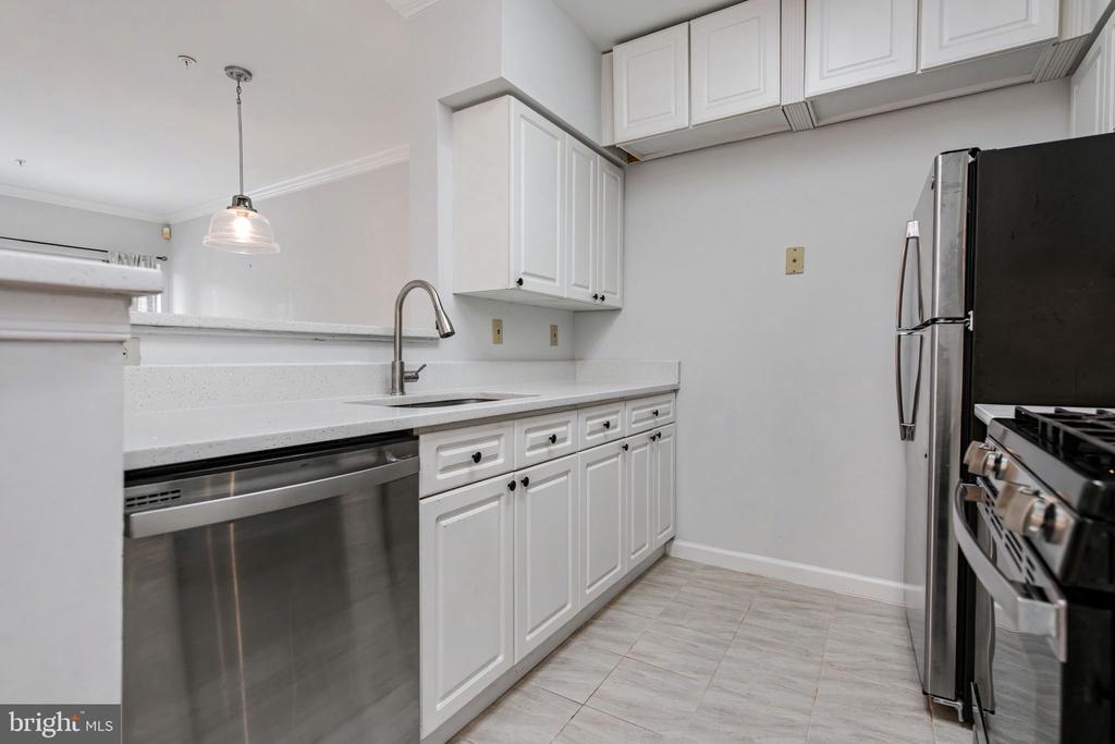 12913 ALTON SQUARE Unit: 320