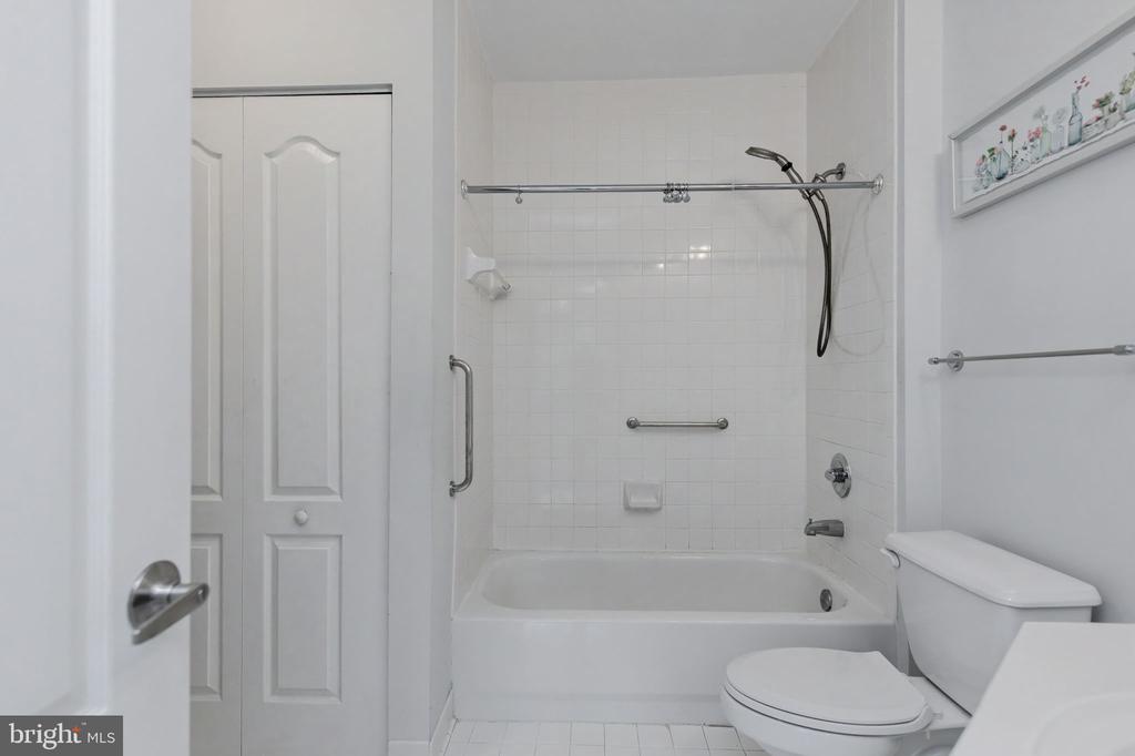 12913 ALTON SQUARE Unit: 320