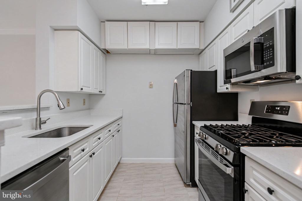 12913 ALTON SQUARE Unit: 320