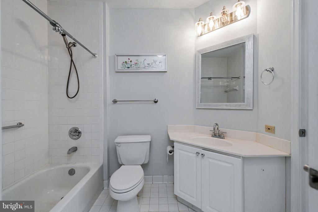 12913 ALTON SQUARE Unit: 320