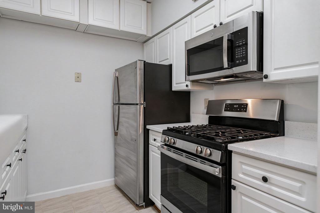 12913 ALTON SQUARE Unit: 320