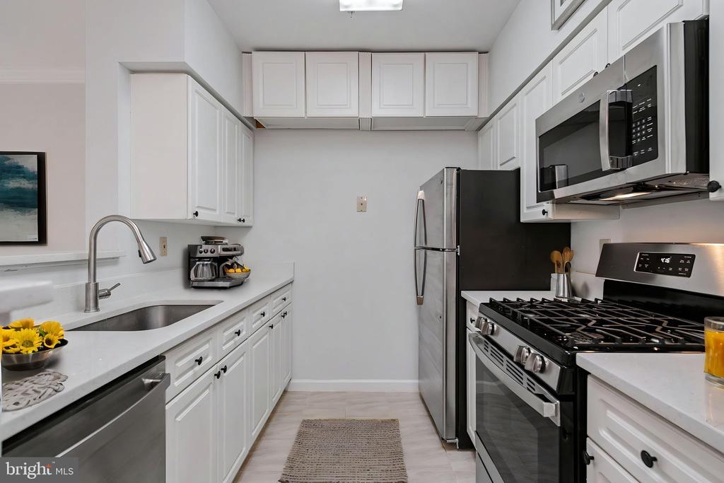 12913 ALTON SQUARE Unit: 320