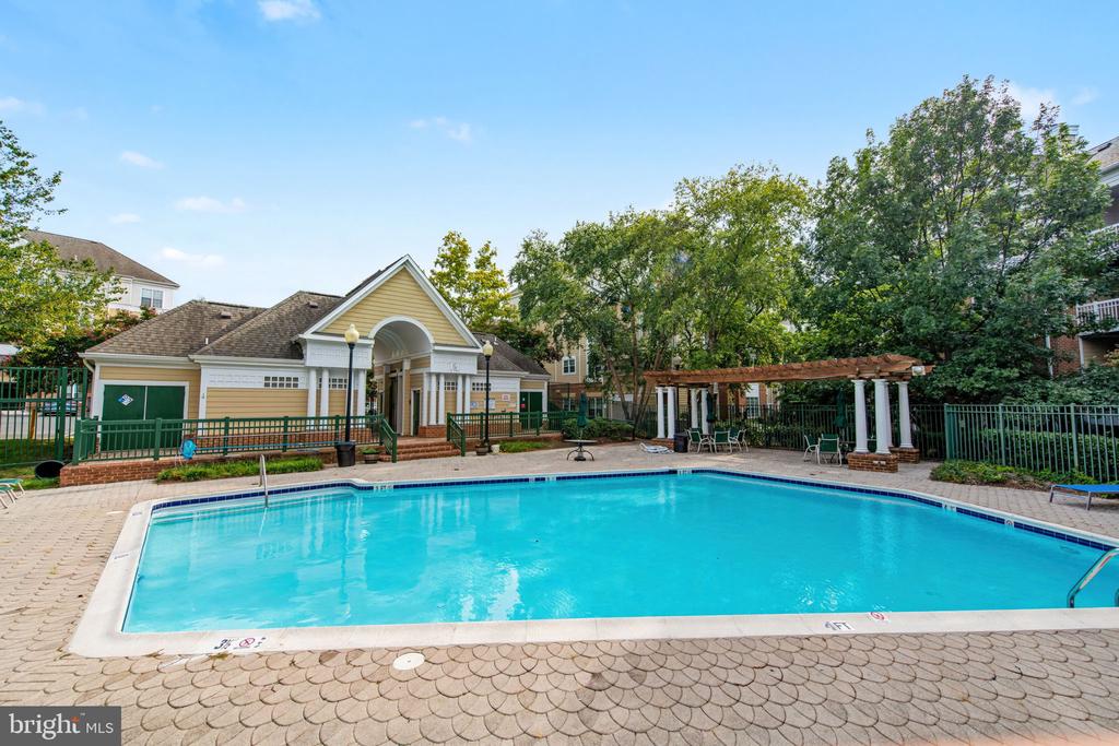 12913 ALTON SQUARE Unit: 320