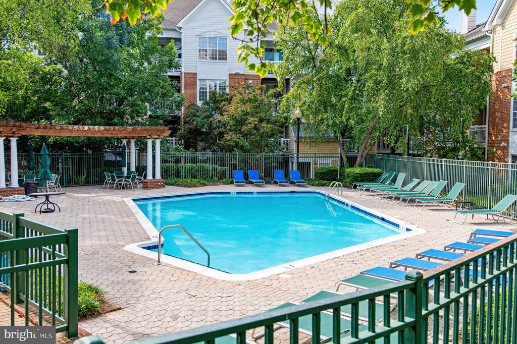 12913 ALTON SQUARE Unit: 320