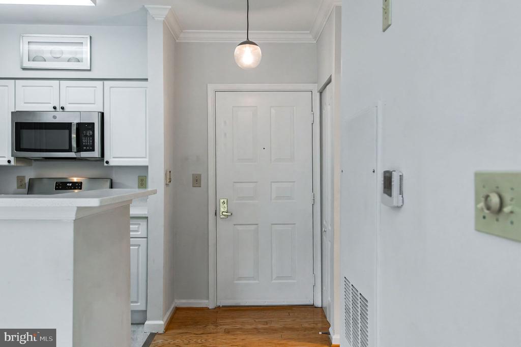 12913 ALTON SQUARE Unit: 320