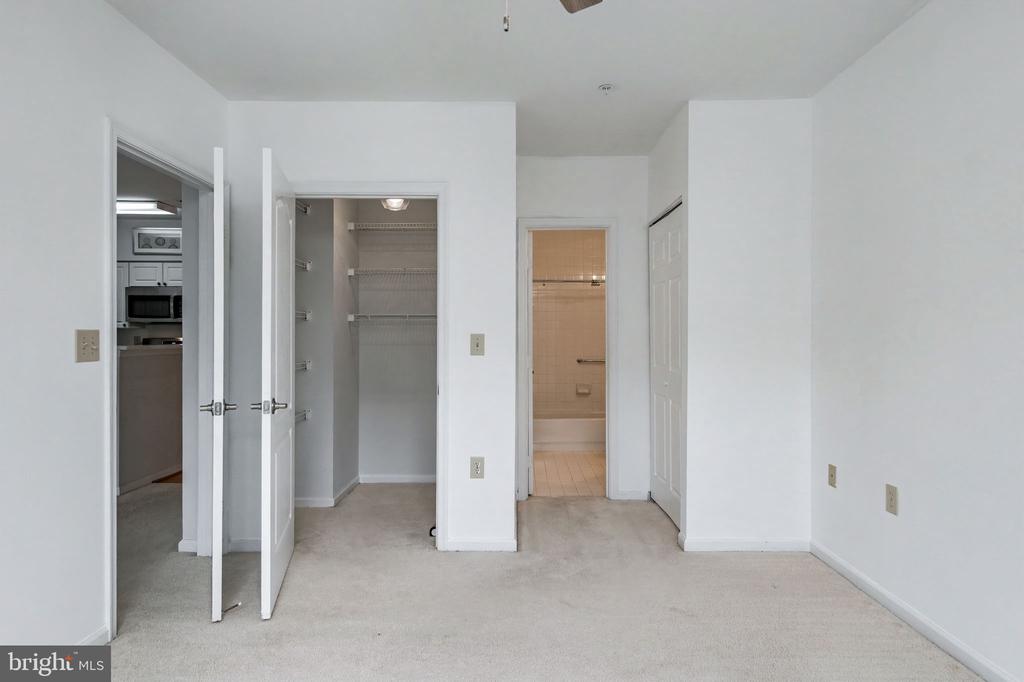 12913 ALTON SQUARE Unit: 320