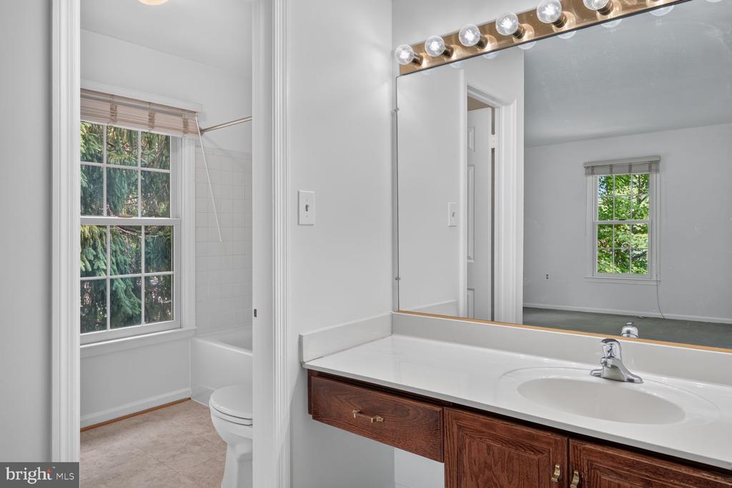 6548 BERMUDA GREEN COURT