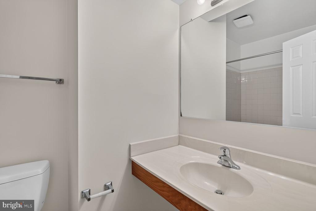 6548 BERMUDA GREEN COURT
