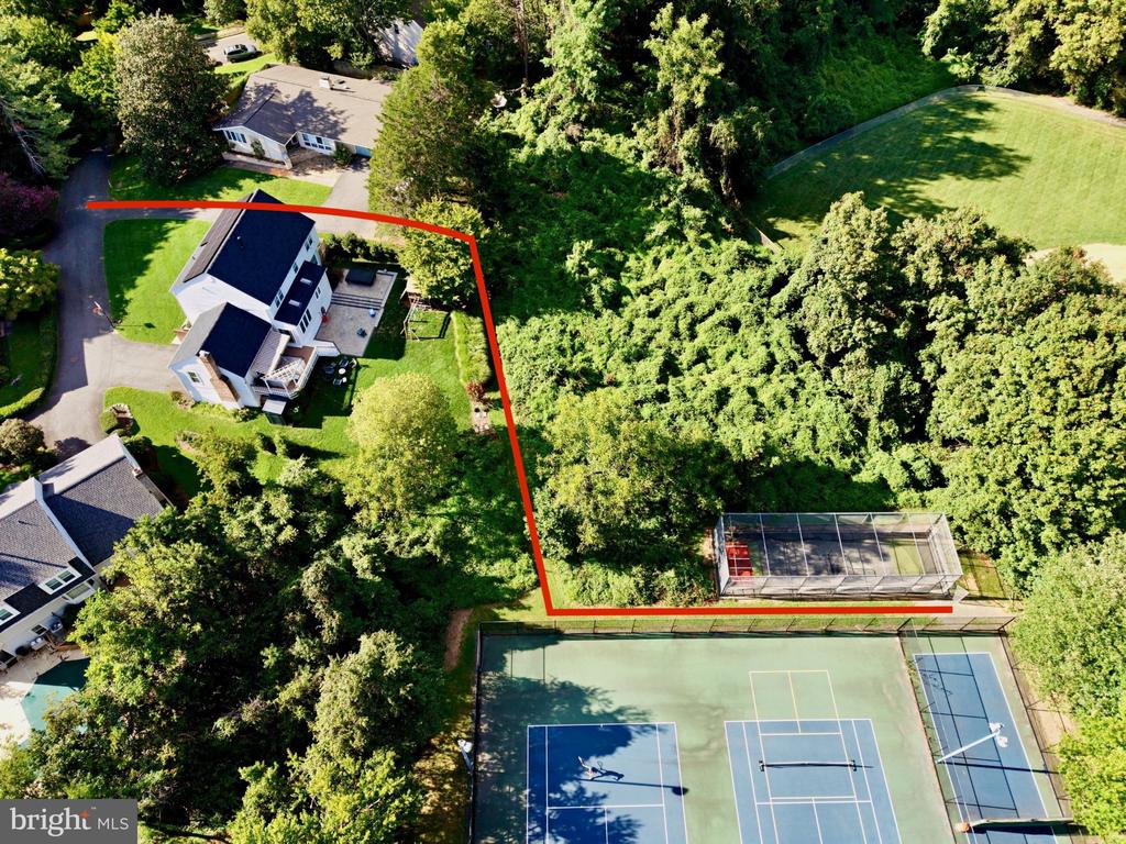 1623 LINWAY PARK DRIVE