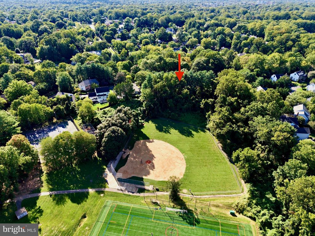 1623 LINWAY PARK DRIVE