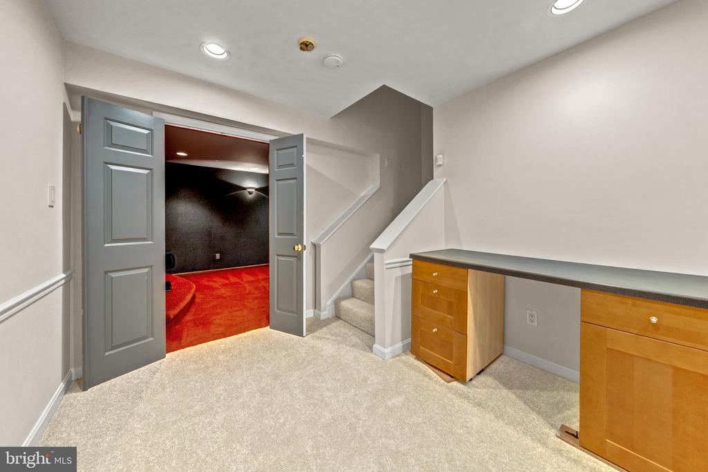 1623 LINWAY PARK DRIVE