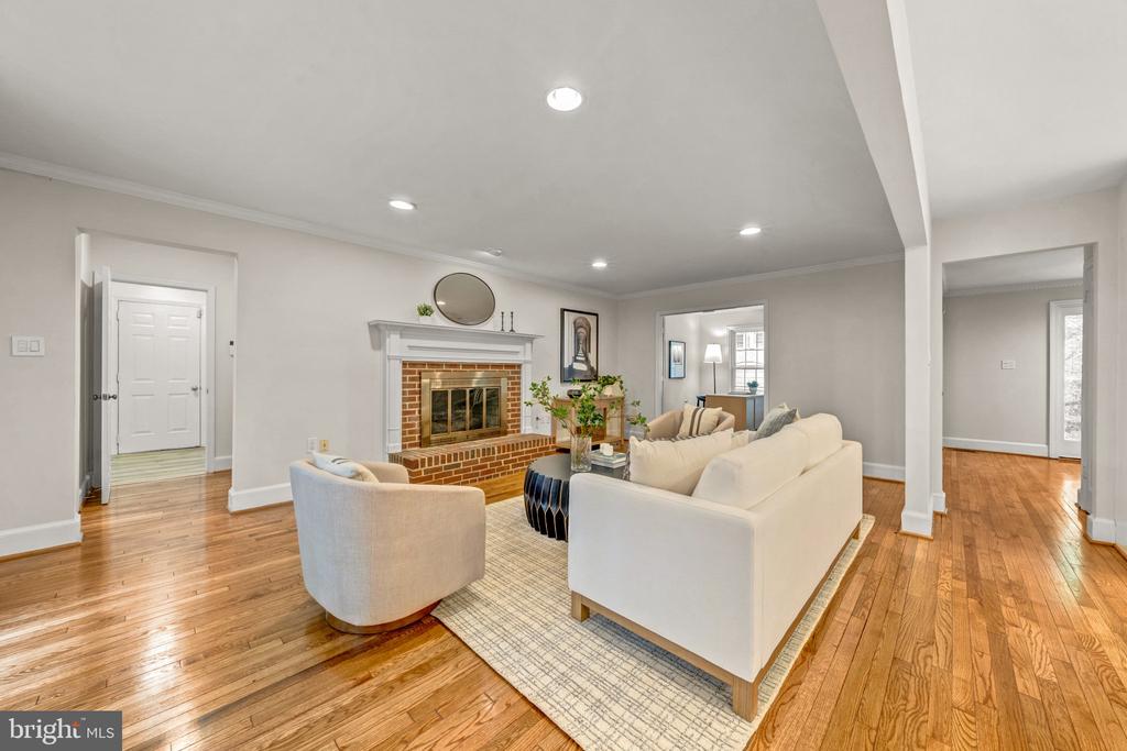1623 LINWAY PARK DRIVE
