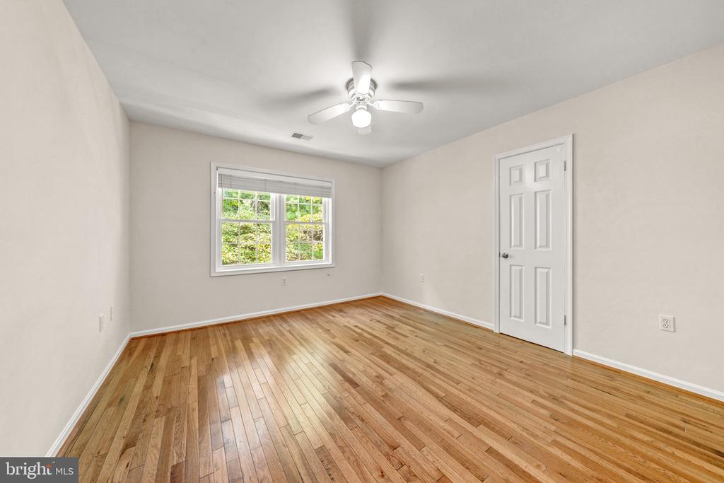 1623 LINWAY PARK DRIVE