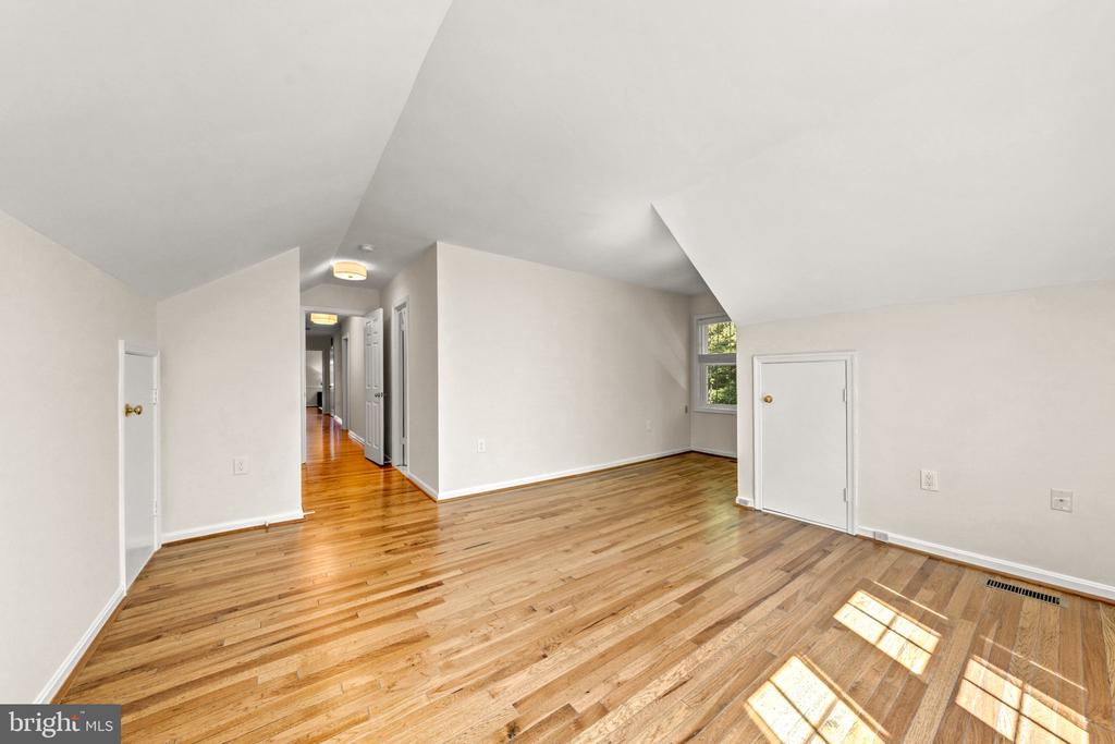 1623 LINWAY PARK DRIVE