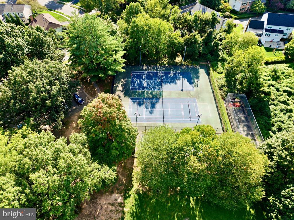 1623 LINWAY PARK DRIVE