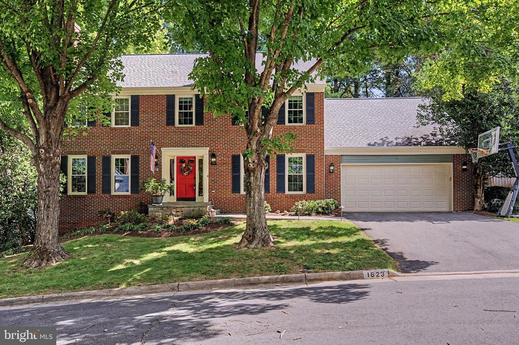 1623 LINWAY PARK DRIVE