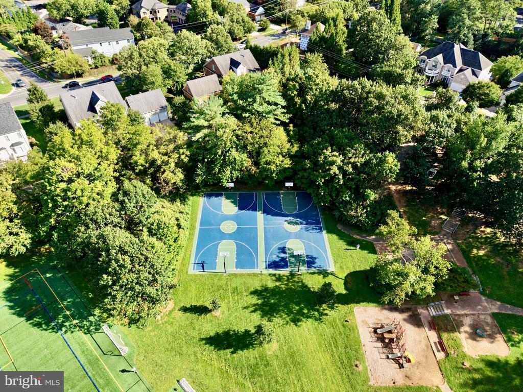 1623 LINWAY PARK DRIVE