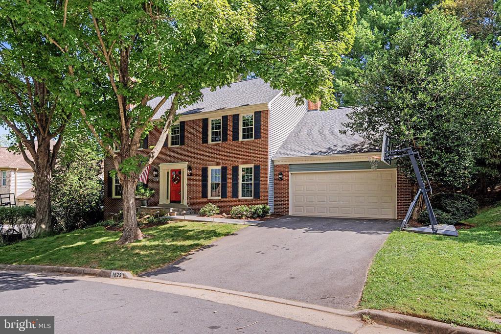 1623 LINWAY PARK DRIVE