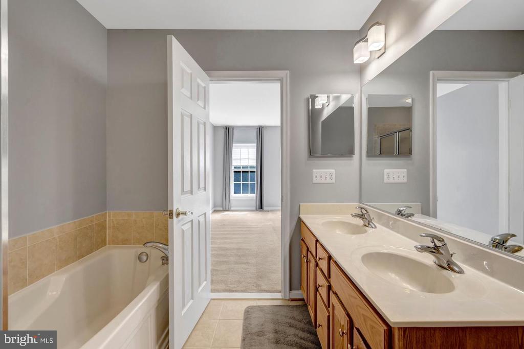 4569 WHITTEMORE Unit: 1321