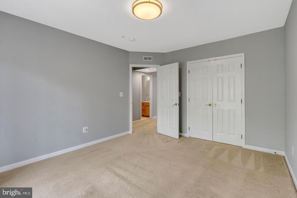 4569 WHITTEMORE Unit: 1321