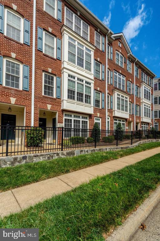 4569 WHITTEMORE Unit: 1321