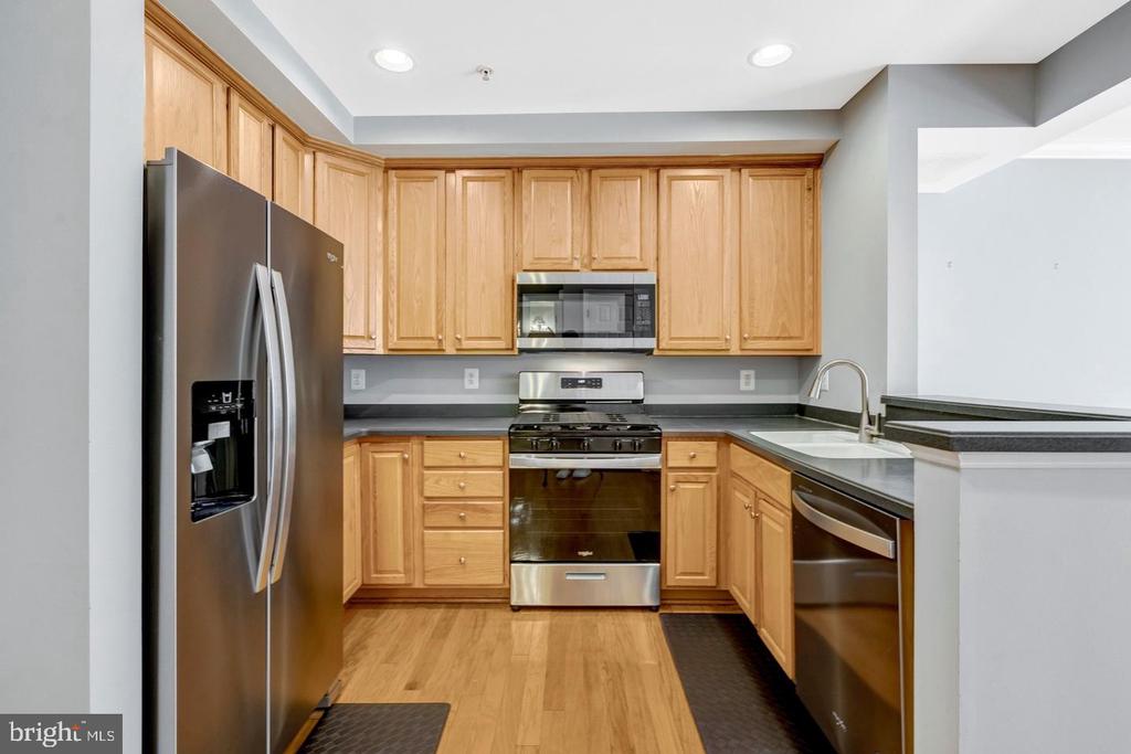 4569 WHITTEMORE Unit: 1321